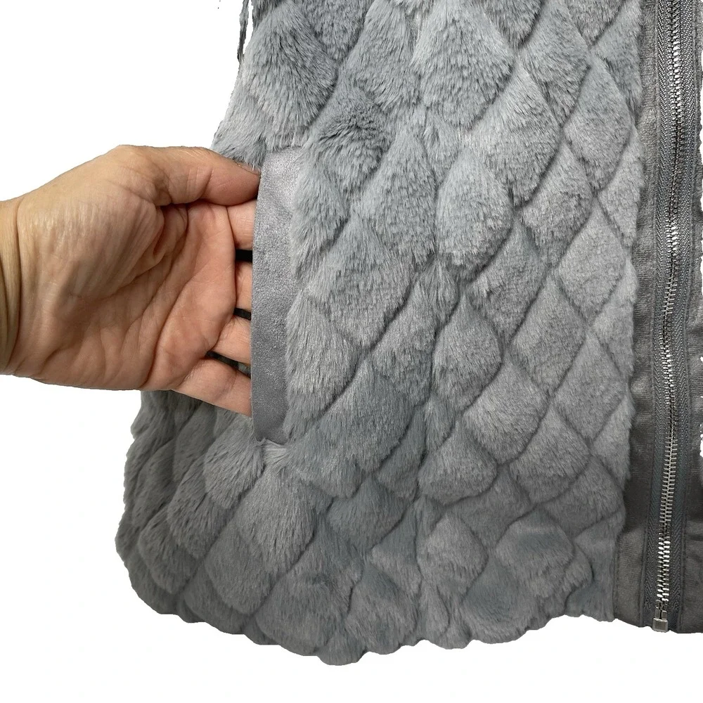 Carmen Marc Valvo Women's XS New Gray Full Zip Faux Fur Quilted‎ Lined Cozy Vest